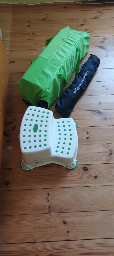 Daruji za odvoz dětskou cestovní postýlku + schůdky