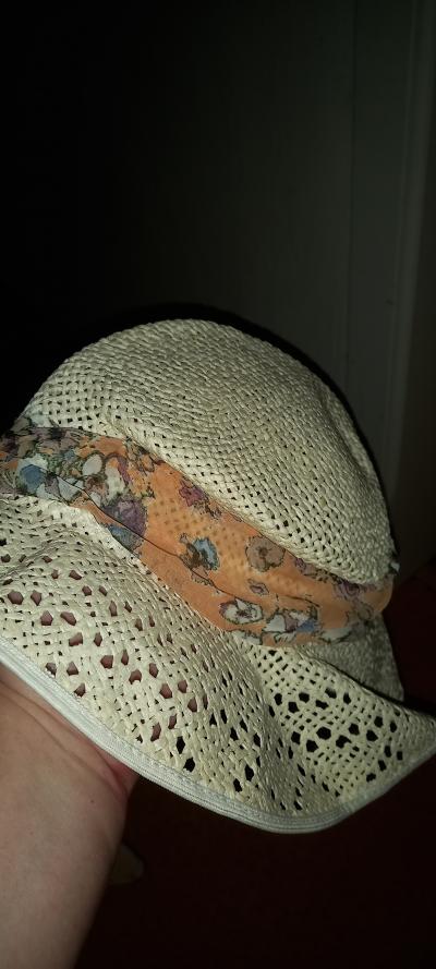 Letní klobouk - pro drobnější dámu nebo starší slečnu