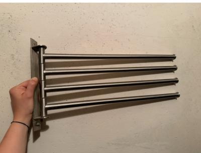 Kovový držák na ručníky