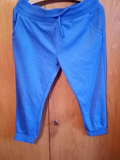 pěkné tepláky S-M asi 3/4