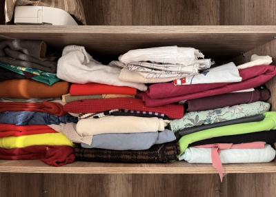 Látky, krejčovská pana, šicí stroj