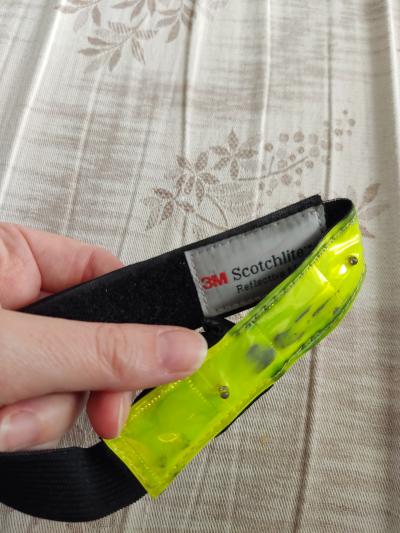 Reflexní prvek svítící