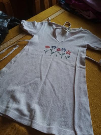 šatičky světlé s kytičkama asi8 let