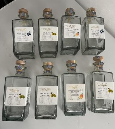 Daruji Skleněné láhve super na destiláty,vaječný likér….