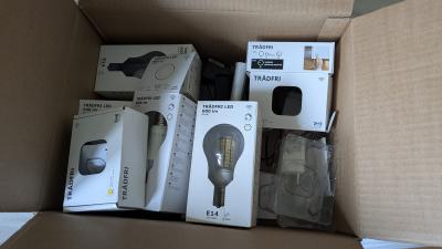 Krabice se starymi zarovkami