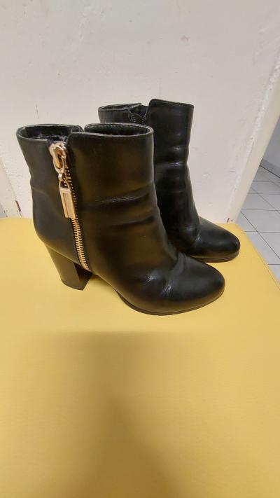 Kožené kotníkové boty