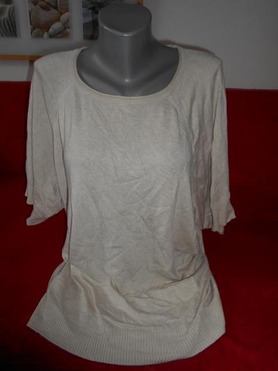 Velmi široký svetřík