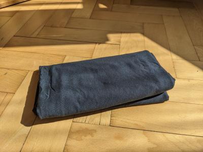 Kus tmavě modré látky (bavlna úplet) 90x150cm