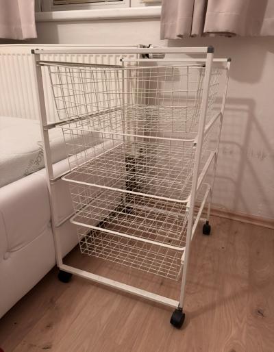 Kovové šuplíky na kolečkách