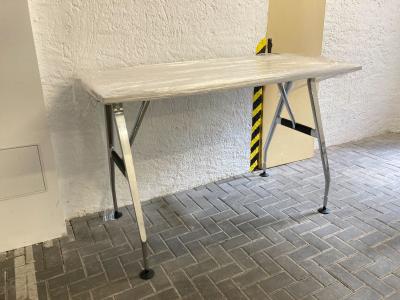 Vysoký stůl a vysoké kolečkové židle