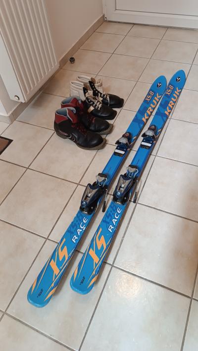 Daruji lyže, hole a běžkařské boty