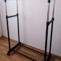 Pojízdný šatní stojan