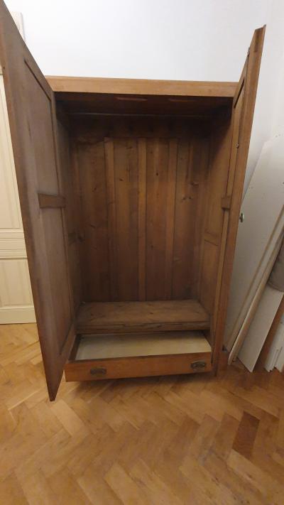 Sada starého (historického) nábytku