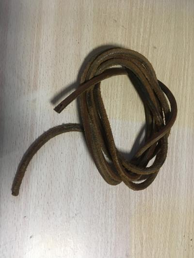 Kožený řemen z šicího stroje