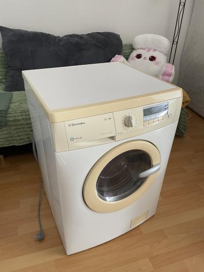 Daruji plně funkční pračku Electrolux