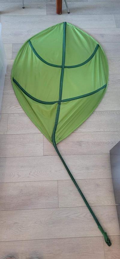 Ikea list nad postel