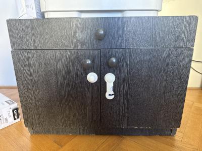 Skříňka se zásuvkou