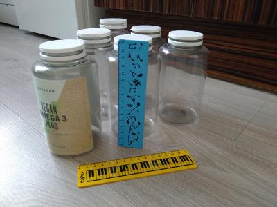 13 větších průhledných nádobek