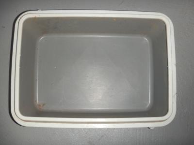 Kočičí záchod či prostě jen plastová mísa