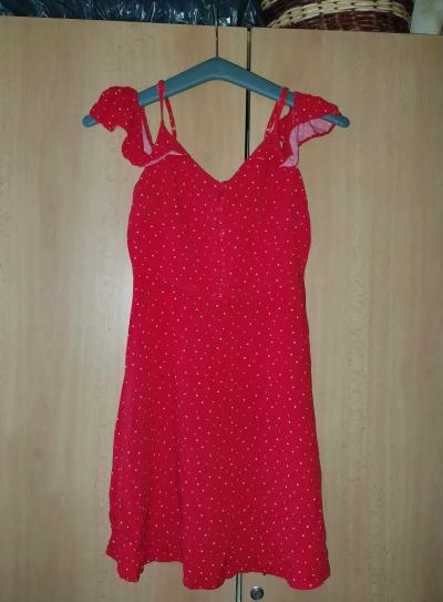 Červené šaty velikost L