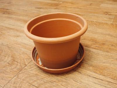 Plastový květináč 1, průměr 20 cm