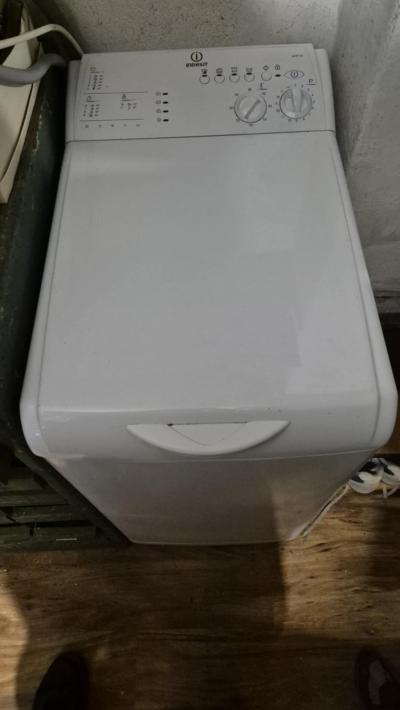 Automatická pračka s horním plněním