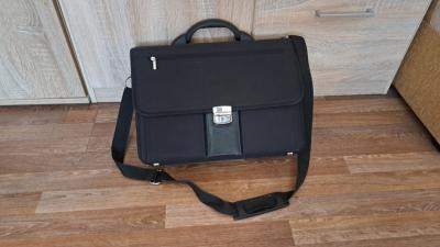 Aktovka přes rameno