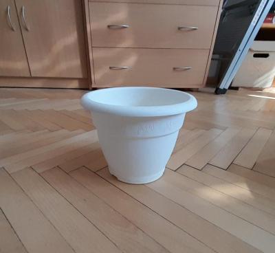 Plastovy kvetinac 5, prumer 18