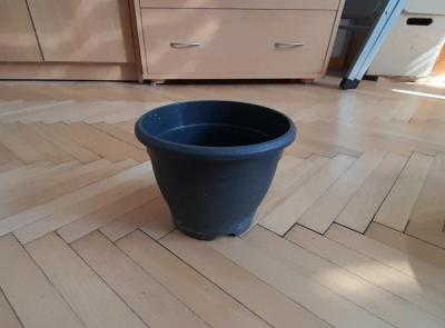 Plastovy kvetinac 6, prumer 17