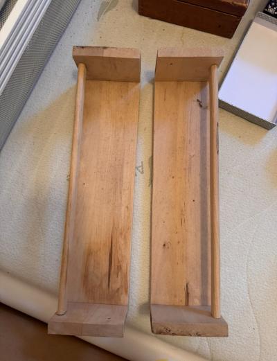 Poličky na kořenky