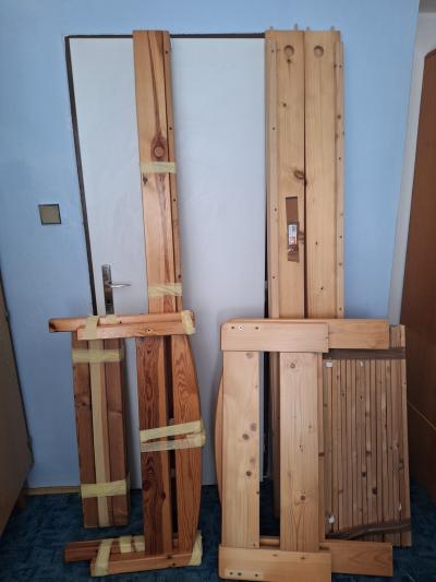 Daruji dřevěnou postel i s madrací