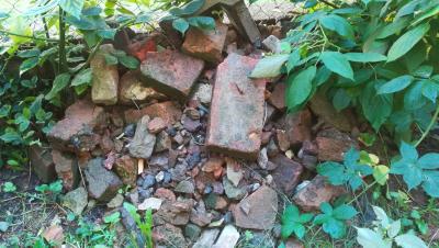 Daruji staré cihly, kameny a dřevo