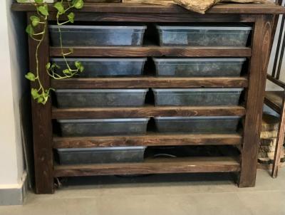 Osvětlený policový díl