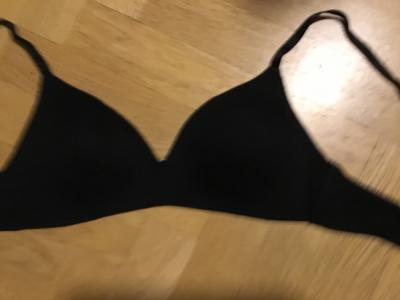 Podprda cerna 85B bez kostice