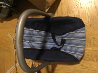 Sedacka do auta pro panenky