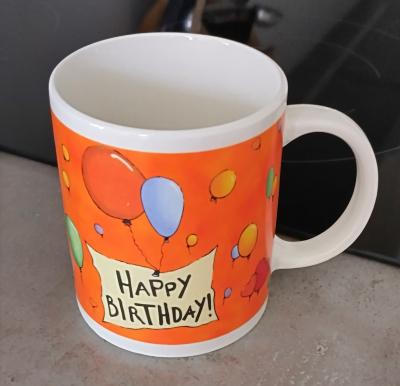 Narozeninový hrníček Happy Birthday