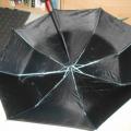 Černý deštník skládací