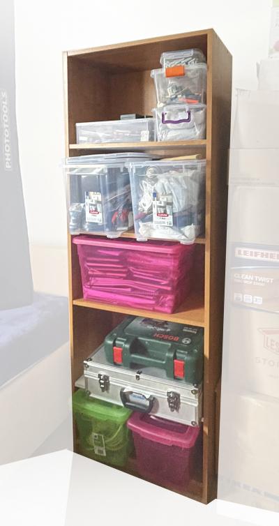 Policová skříň otevřena