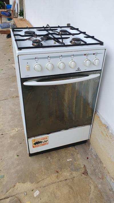 Plynový sporák s elektrickou troubou