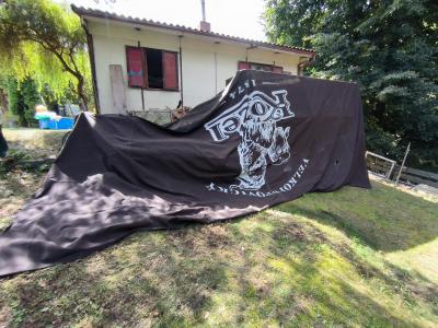 markýzu Kozel asi 10x5 m + výsuvná železná konstrukce