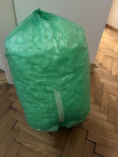 Polystyrenová výplň do krabice v pytli