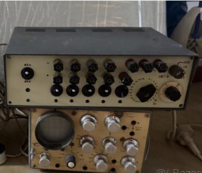 Sada elektronických retro přístrojů 2