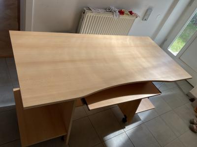 Stůl kancelářský