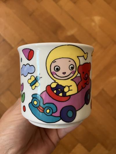 Kouzelna skolka hrnecek