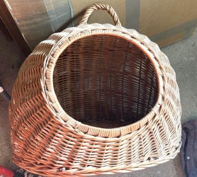 Pro kočku, pletený proutěný pelíšek