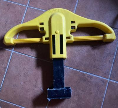 Cvičidlo na břišní svaly. Je to spíš pro starší lidi.