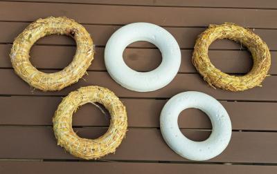 Korpusy na adventní věnce