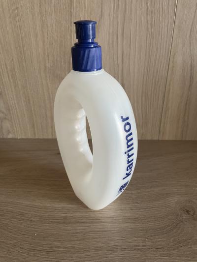 Láhev na vodu na běhání