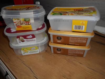 50 litrových krabiček od zmrzliny s víčky,