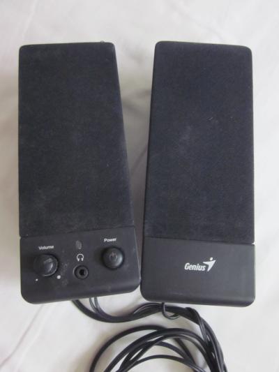 malé černé reproduktory